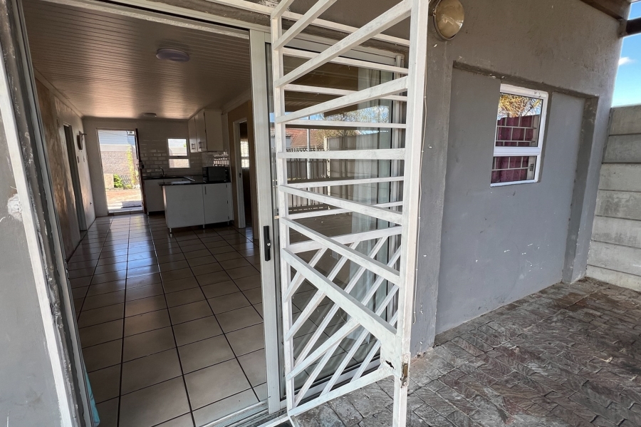 4 Bedroom Property for Sale in Windsor Park Western Cape